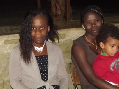 Fatuma und Mwanasha big mit Timo