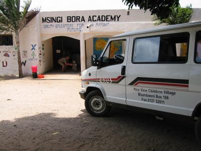 2003 gingen viele unsere Kinder auf die Misingi Bora school in Msambweni ....