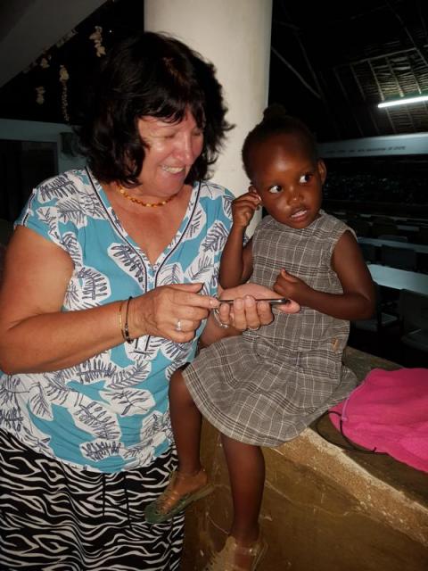 Natalie mit Besucherin
