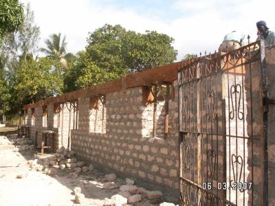 März 2007: Bau des ersten Kinderhauses in Nice View II (Mädchenhaus)