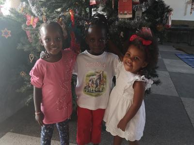 Natalie (left) and Hope (in the middle) with Zuri in front of the Christmas tree