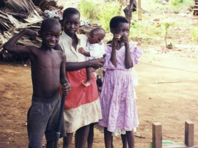 1997: Kinder im Ort Msambweni ......
