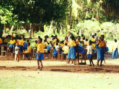 1997: hier eine staatliche Schule in Msambweni......