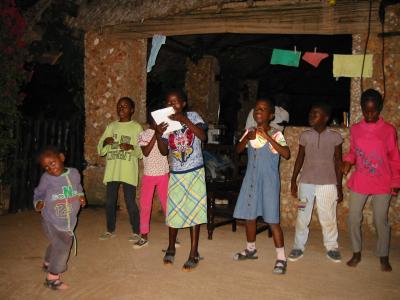 Kinder singen abends sehr gerne....