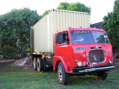 Containerausladung in Kenia .....