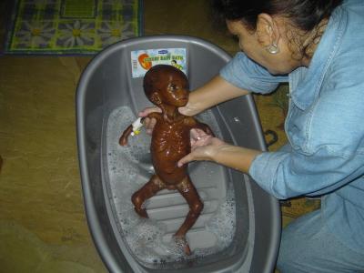 Sherine wird gebadet