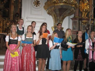 singenden Abiturienten am Gottesdienst in Weilheim