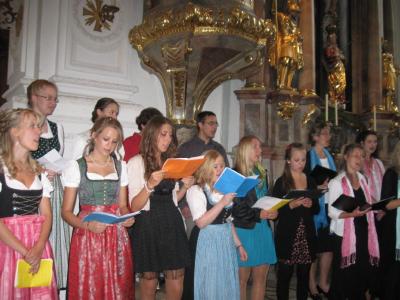 singenden Abiturienten am Gottesdienst in Weilheim