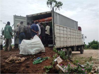 Rechtzeitig vor Weihnachten traf der Hilfscontainer in Msambweni ein