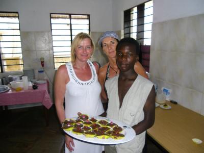 Wally, Ingrid & David beim Muffin backen