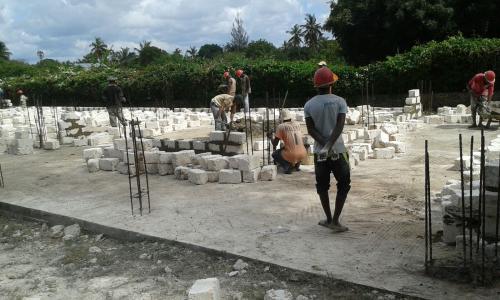 Oktober 2015: Doppelstöckiges Gebäude