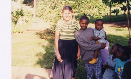 Denise beim Besuch ihrer Schulfreundin......