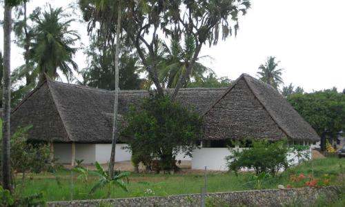 Westansicht der Schule und des Kindergartens.....