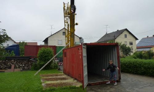Containerbeladung in Roggenburg 2010
