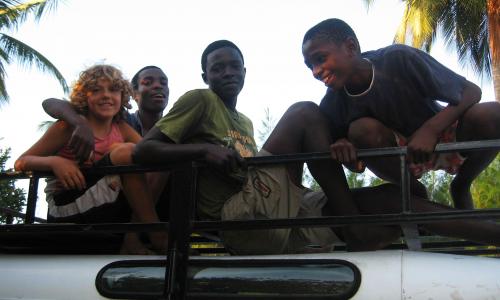 Auf dem Landrover (von links nach rechts Pascal, Francis, Haji, Kahindi)