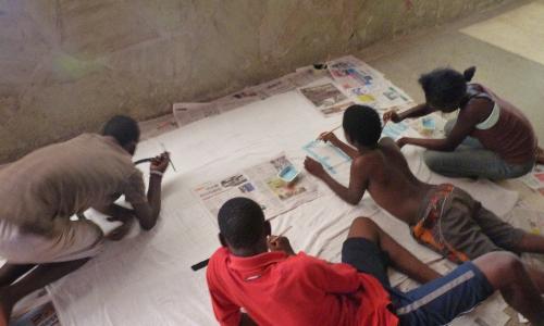 Fanplakat wird eifrig in Nice-View gemalt