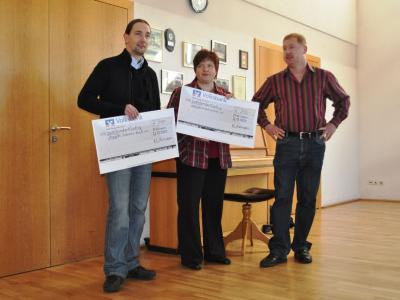 Spenden&uuml;bergabe in Mietingen (links im Bild Matthias Hofmann v. Schwarz-Wei&szlig;)