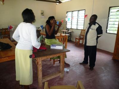 Infrarot-Akkupressurger&auml;t f&uuml;r das Behindertenheim Makobe