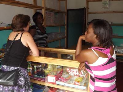 Unsere 2. Vorsitzende besucht den Schreibwaren- und B&uuml;cherladen