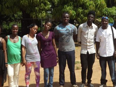 unsere jungen Erwachsenen (Fatuma, Mwanahalima, Mwanasha small, Mwanasha big, Fr