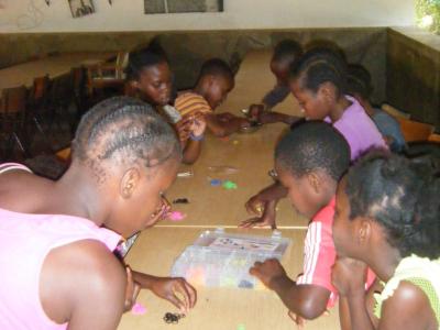 Januar 2016: B&uuml;gelperlen, Loops & Scoubidou