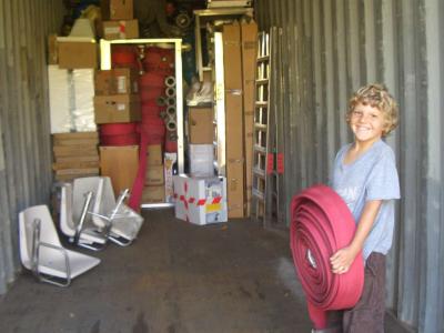 Beladung eines Hilfscontainers in 89297 Roggenburg (2006) Beladung eines Hilfscontainers in 89297 Roggenburg (2006)