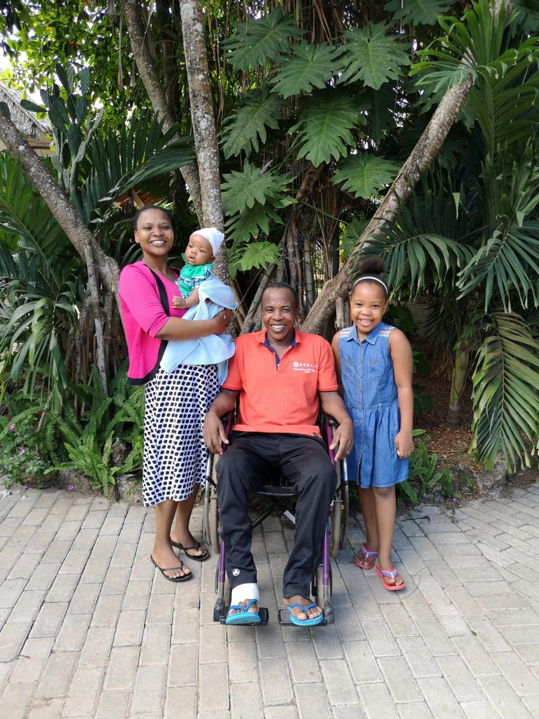 Mshila wieder in Nice View mit seiner Familie